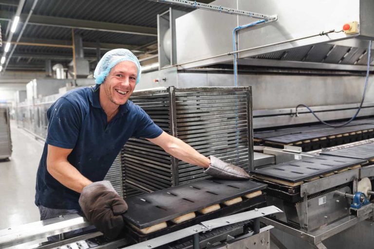 Bakkerij Amarant - Platen van het brood halen
